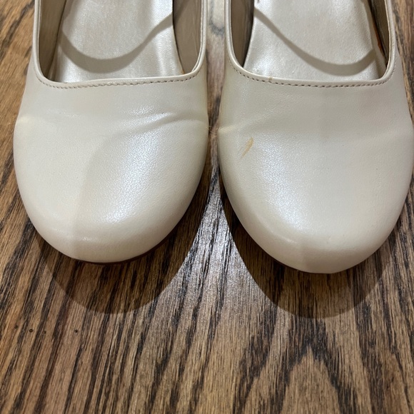 Ivory Nina Seely shoes size big kid 6, adult 8 - Picture 3 of 4